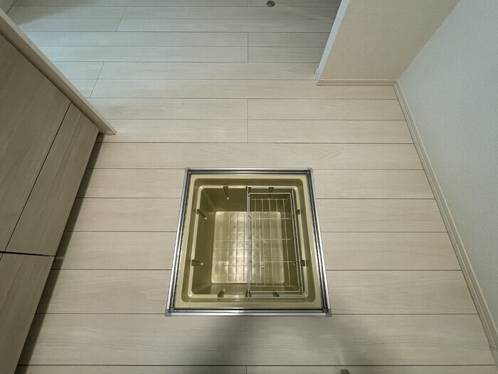 物件内観写真17　(小物を収納するのに便利です)