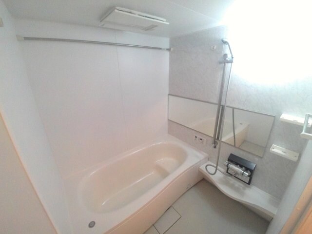 物件内観写真4　(お風呂です)