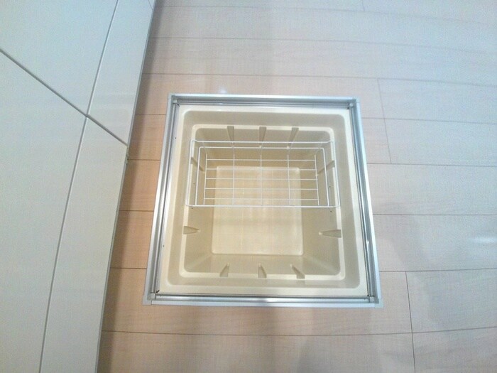 物件内観写真18　(専用の収納スペースです)