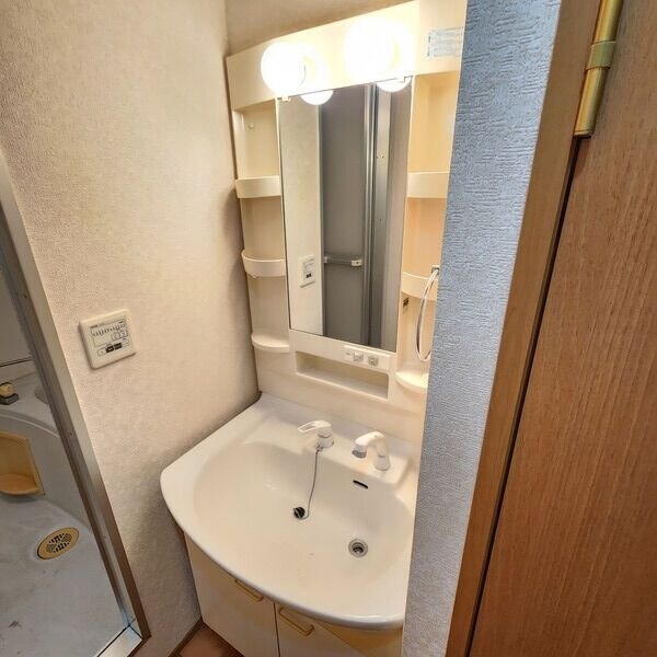 物件内観写真7　(独立洗面台です)