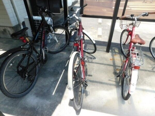 物件内観写真12　(駐輪場です)