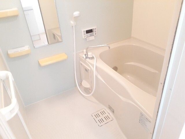 物件内観写真5　(お風呂で日々の疲れを落としましょう)