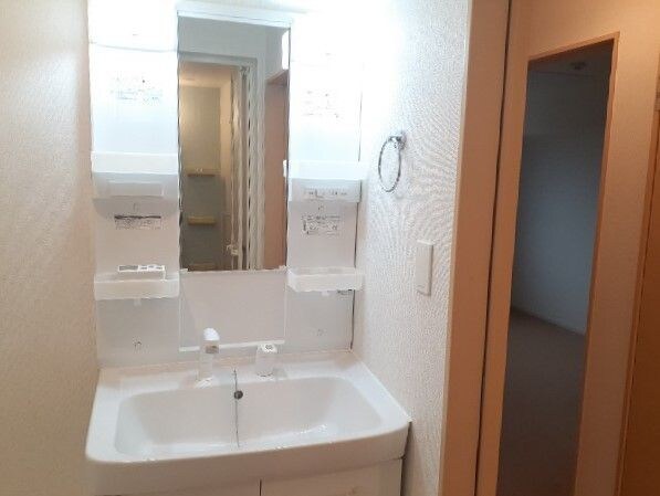 物件内観写真6　(使いやすい洗面所です)