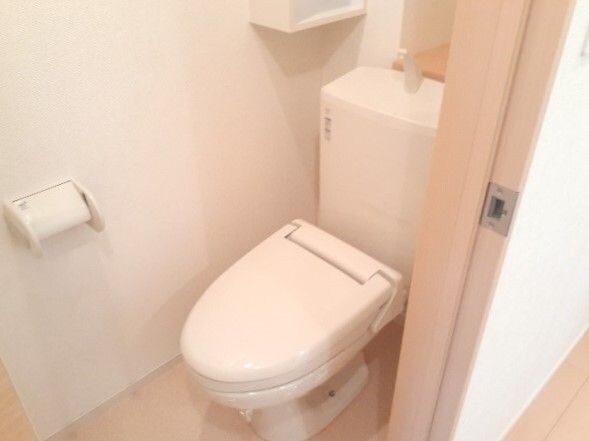 物件内観写真7　(ゆったりとした空間のトイレです)