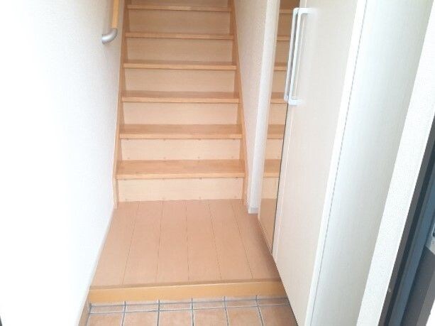 物件内観写真12　(きれいな玄関です)