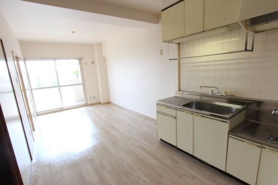 物件内観写真2　(居間です)