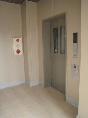 物件内観写真16　(エレベータです)