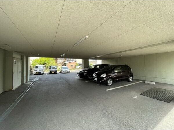 駐車場(駐車場です)