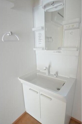 物件内観写真7　(コンパクトで使いやすい洗面所)