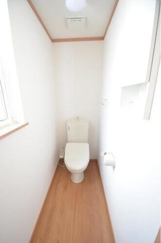 物件内観写真8　(トイレもきれいです)