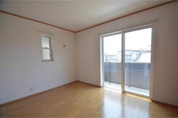 物件内観写真9　(おしゃれな居間です)