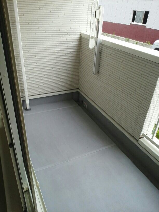 物件内観写真9　(広々としたバルコニーです)