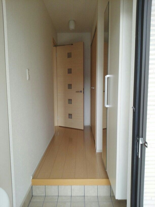 物件内観写真10　(きれいな玄関です)