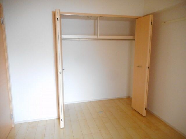 物件内観写真10　(便利な収納スペースです)