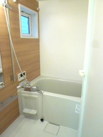 物件内観写真5　(落ち着いた空間のお風呂です)