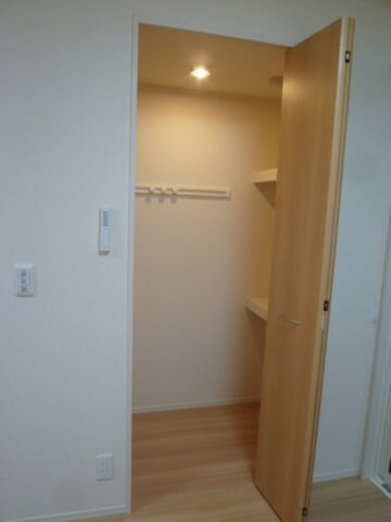 物件内観写真8　(こまごまとしたものを収納できそうですね)