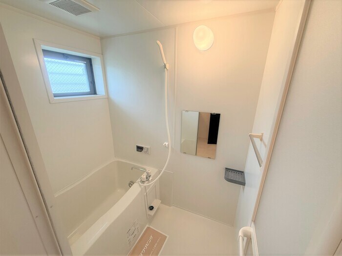 物件内観写真5　(落ち着いた空間のお風呂です)