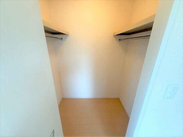 物件内観写真11　(ちょっとした収納スペースも充実しています)