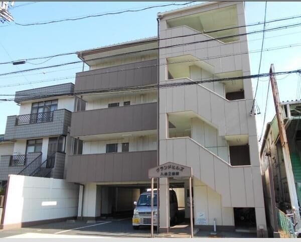 物件外観写真1　(外観もきれいです)