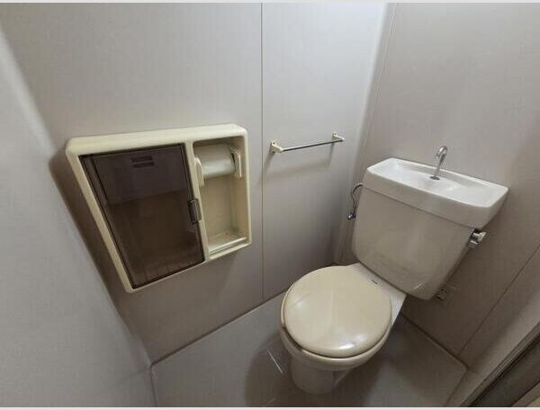 トイレ(コンパクトで使いやすいトイレです)