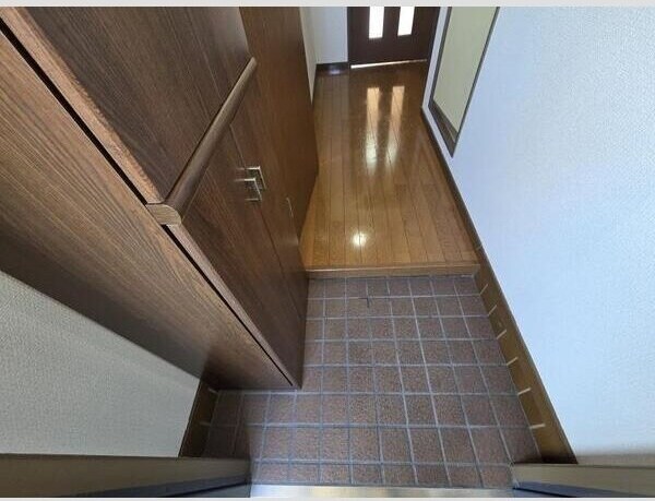 物件内観写真11　(落ち着いた玄関です)