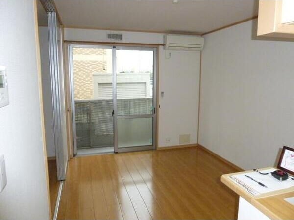 物件内観写真3　(ゆったり過ごせるリビングです)