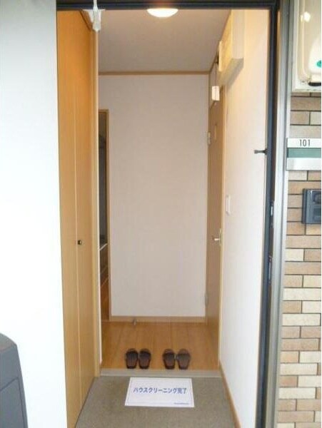 物件内観写真10　(きれいな玄関です)