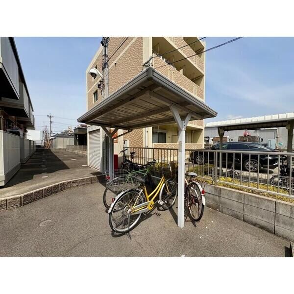 物件内観写真12　(駐輪場です)