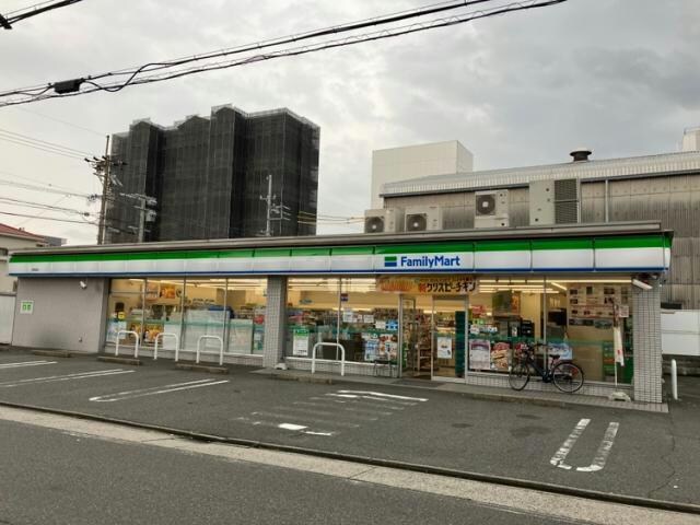 物件内観写真21　(ファミリーマート港築盛店 863m)