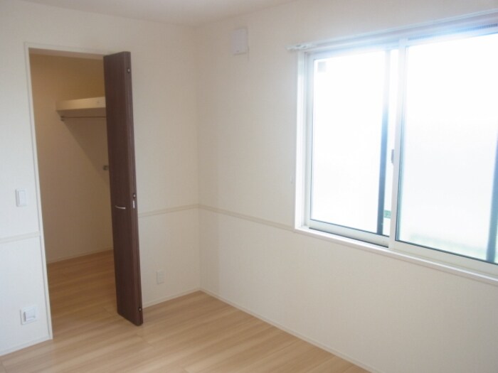 物件内観写真9　(こまごまとしたものを収納できそうですね)