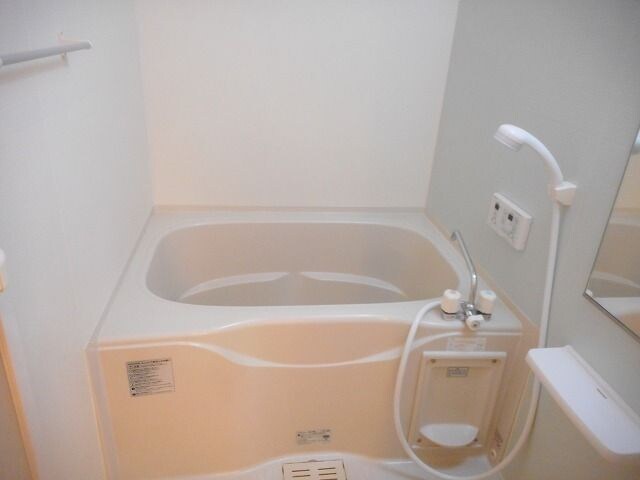 物件内観写真7　(コンパクトで使いやすいお風呂です)