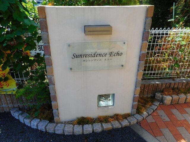 物件外観写真3　(清潔なエントランスです)