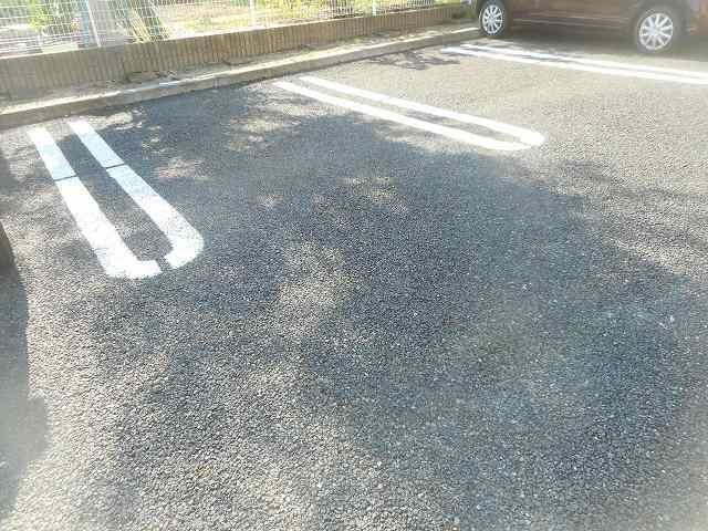 物件外観写真5　(駐車場完備です)