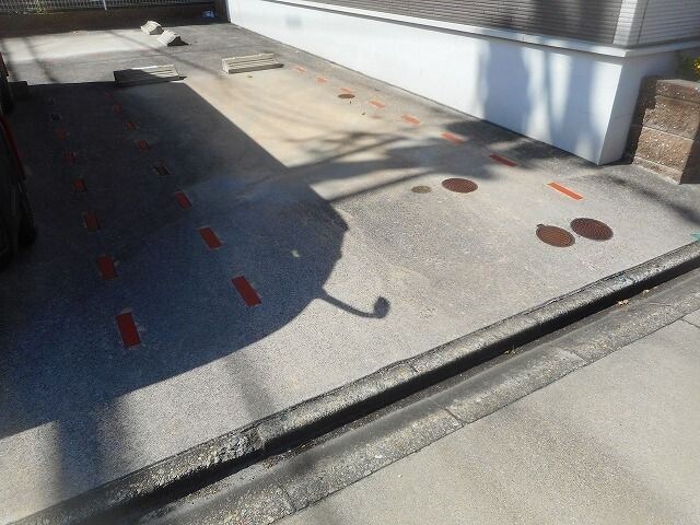 物件外観写真2　(駐車場です)