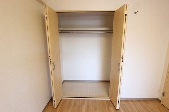 物件内観写真13　(小物を収納するのに便利です)