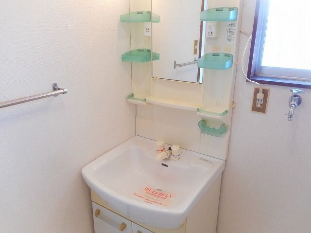 物件内観写真6　(脱衣スペースもあります)