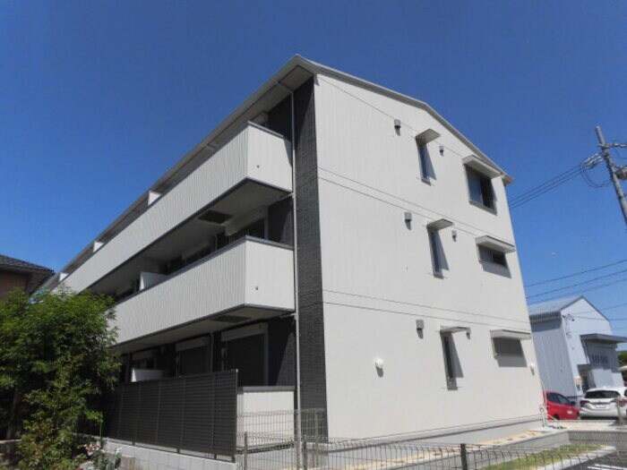 物件外観写真1　(きれいな外観です)