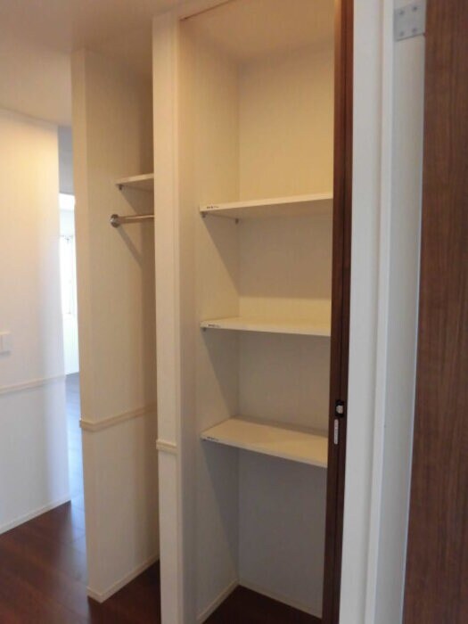 物件内観写真27　(大きなスペースがあり、収納には困りません)