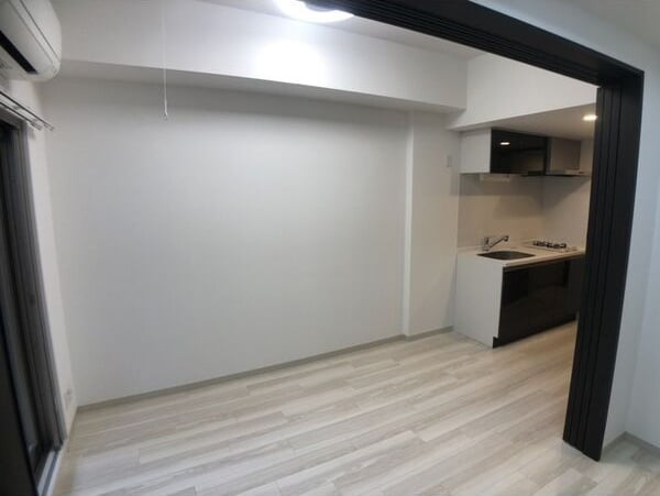 物件内観写真5　(ゆったりとした居間です)