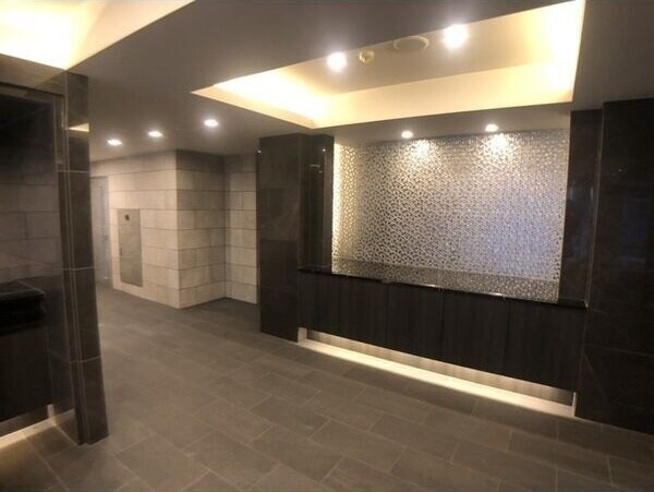 物件外観写真4　(落ち着いたエントランスです)