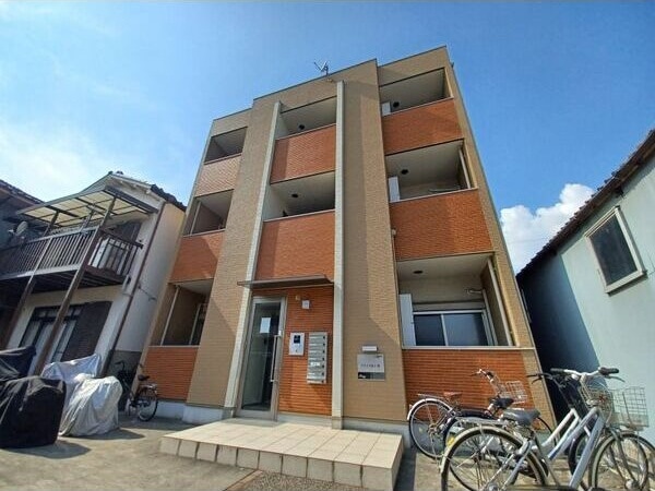 物件外観写真1　(外観もきれいです)