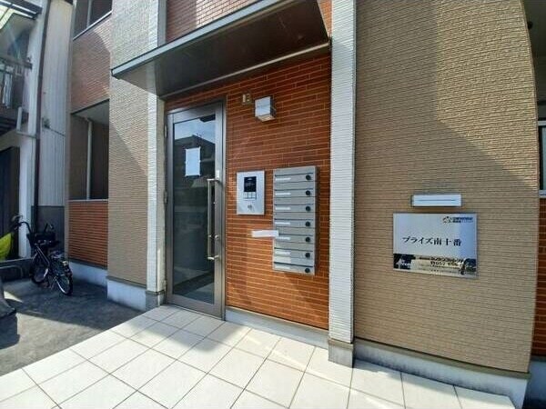 物件外観写真2　(毎日通るエントランスはこのようになっています)