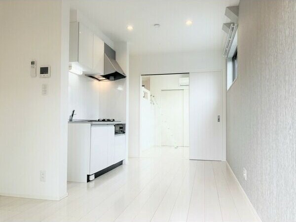 物件内観写真5　(おしゃれなリビングです)