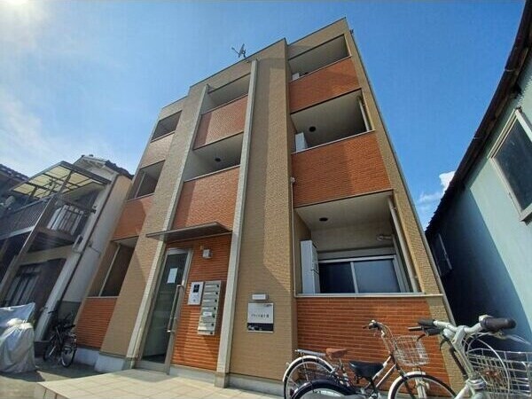 物件外観写真4　(外観は落ち着いています)