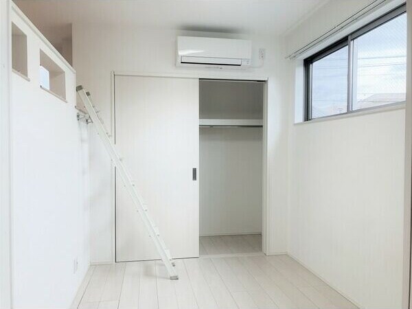 物件内観写真11　(便利な収納スペースです)