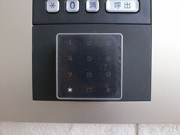 物件外観写真2　(安心のオートロック)