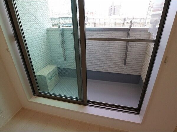 物件内観写真13　(広々としたバルコニーです)