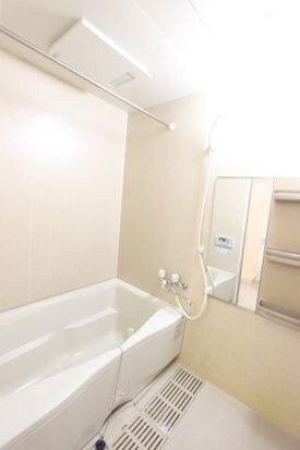 物件内観写真7　(日々の疲れを癒すお風呂付です)