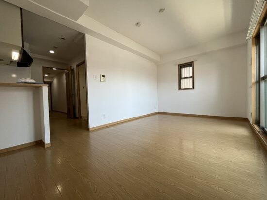 物件内観写真4　(ゆったり過ごせるリビングです)