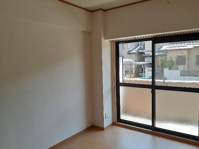 物件内観写真9　(使い勝手のいい寝室です)